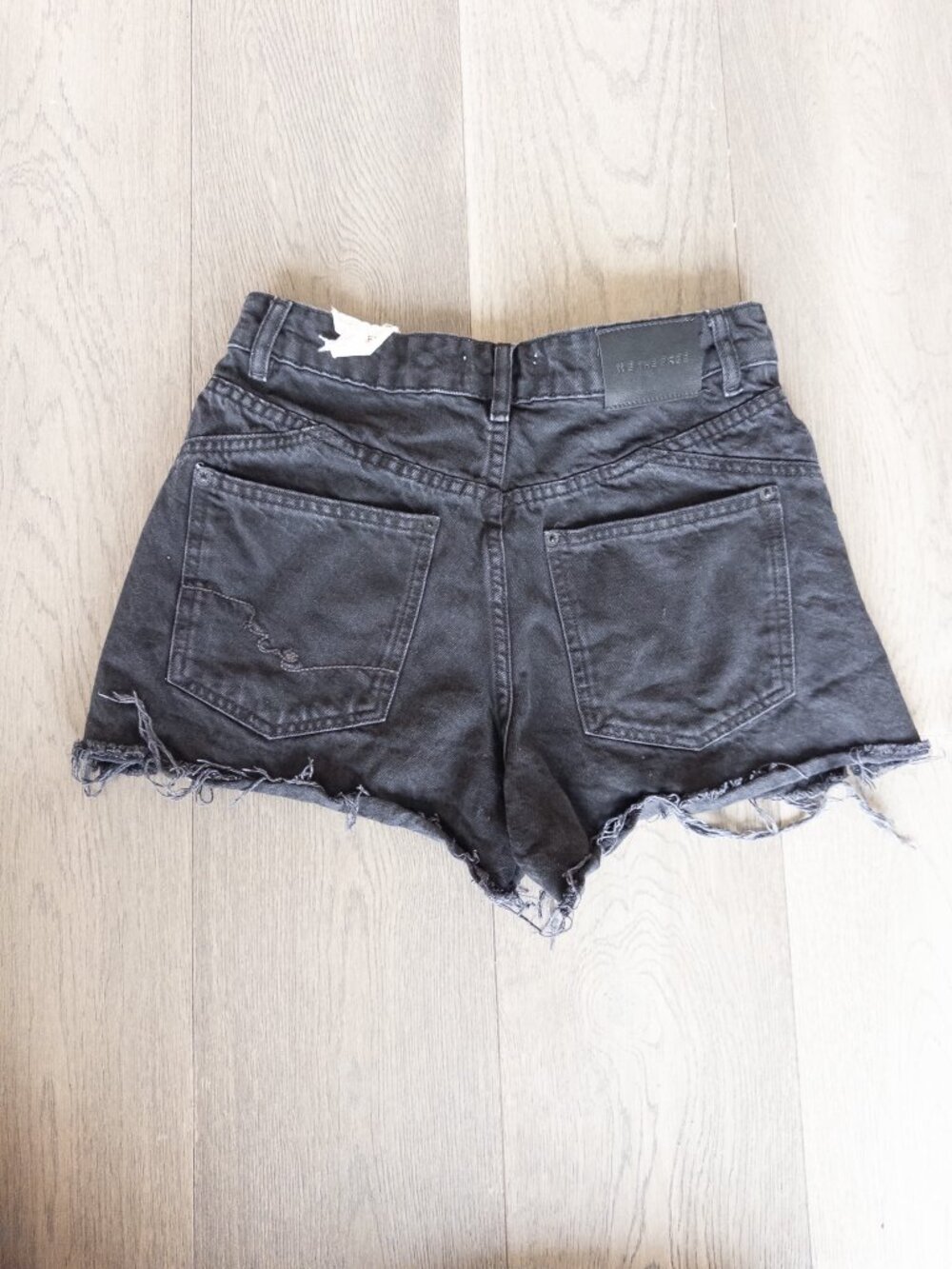 Free People We the Free Angelika Denim Mid-Thigh Shorts Size 27 - Picture 6 of 10